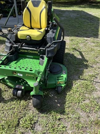 Image of John Deere Z930M equipment image 1