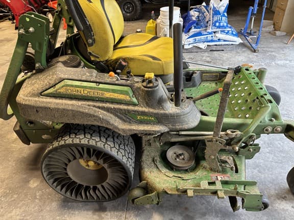 Image of John Deere Z930M equipment image 1