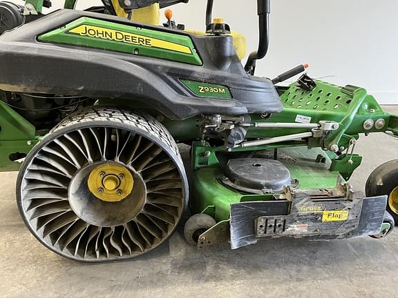 Image of John Deere Z930M equipment image 4