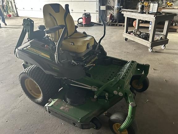 Image of John Deere Z930M equipment image 1