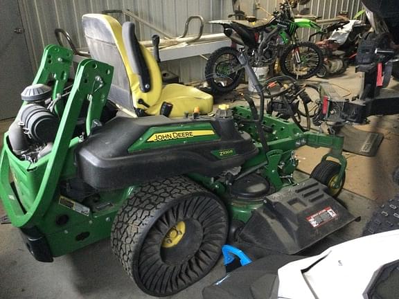 Image of John Deere Z930R equipment image 1