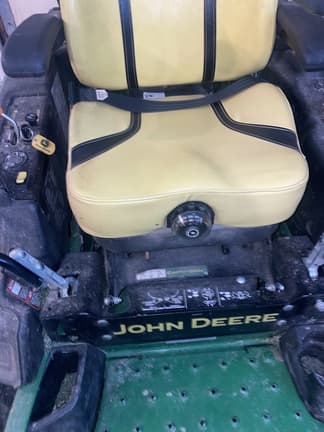 Image of John Deere Z930R equipment image 1