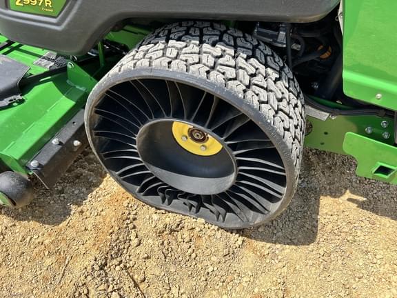 Image of John Deere Z997R equipment image 4