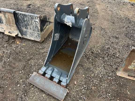 2021 JRB Backhoe Loader Bucket Equipment Image0