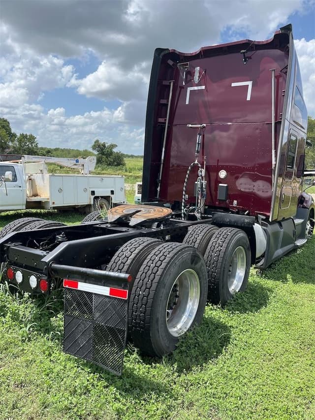 Image of Kenworth T680 equipment image 3