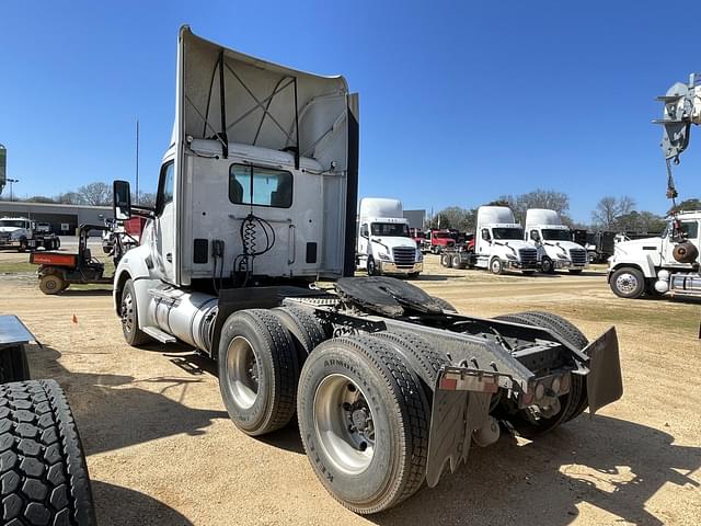 Image of Kenworth T680 equipment image 1