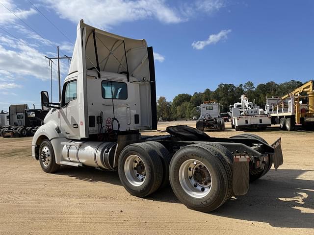 Image of Kenworth T680 equipment image 1