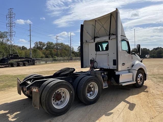 Image of Kenworth T680 equipment image 3