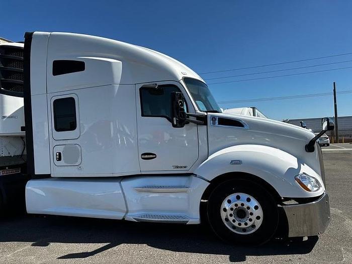 Image of Kenworth T680 Primary image