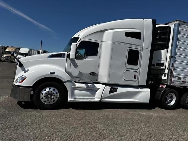 Image of Kenworth T680 equipment image 1