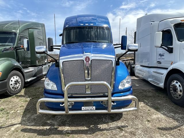Image of Kenworth T680 equipment image 1