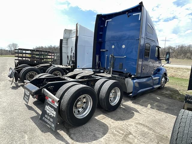 Image of Kenworth T680 equipment image 3