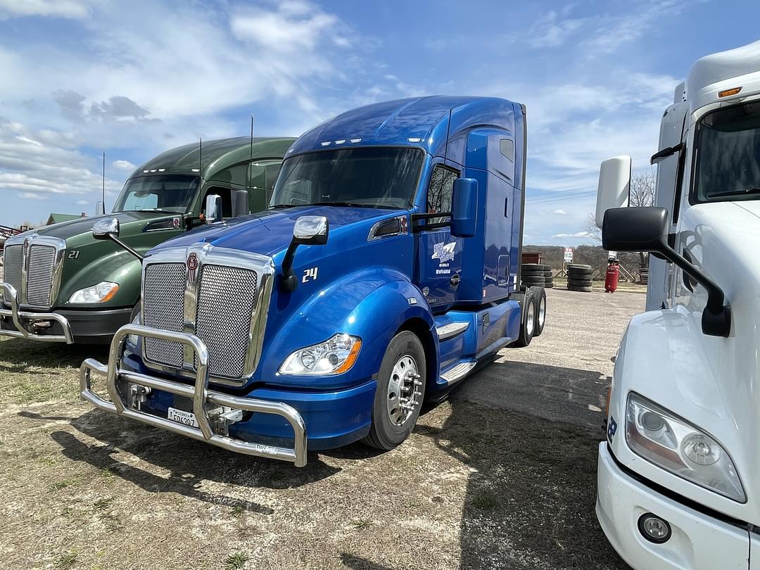 Image of Kenworth T680 Primary image