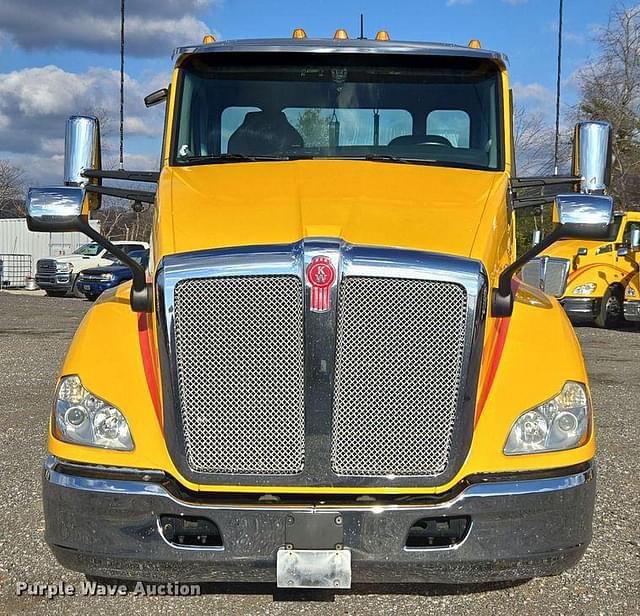 Image of Kenworth T680 equipment image 1