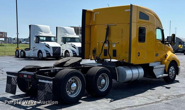 Image of Kenworth T680 equipment image 4