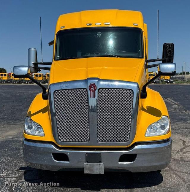 Image of Kenworth T680 equipment image 1