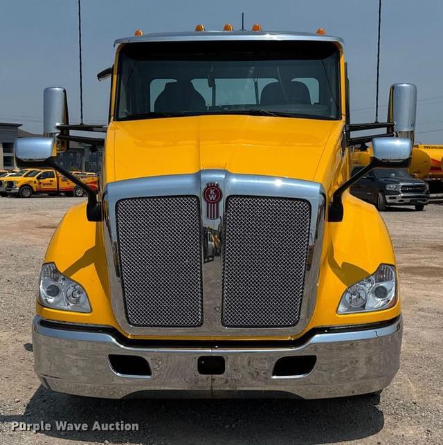 Image of Kenworth T680 equipment image 1