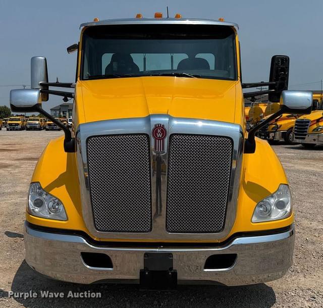 Image of Kenworth T680 equipment image 1