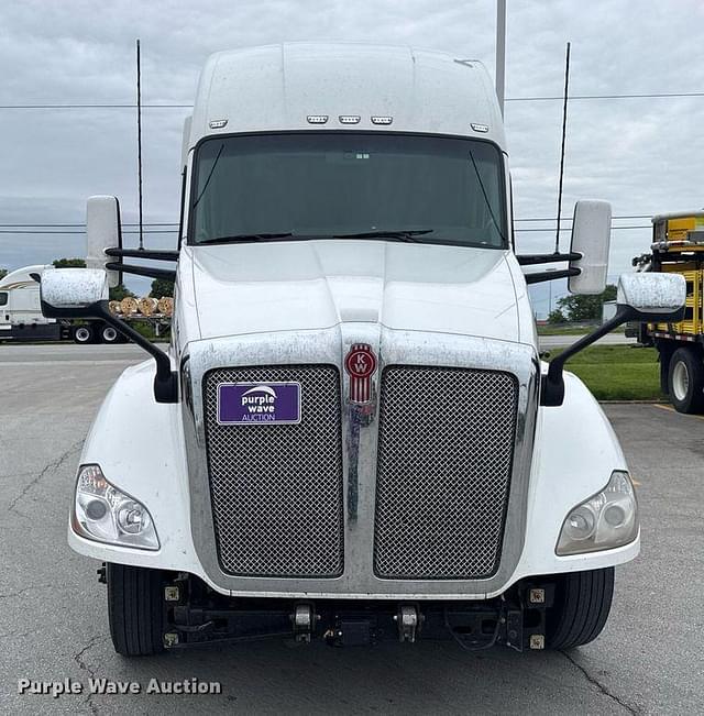 Image of Kenworth T680 equipment image 1
