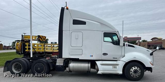 Image of Kenworth T680 equipment image 3