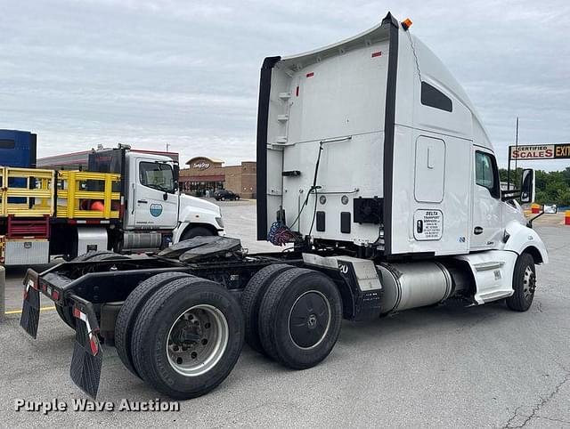 Image of Kenworth T680 equipment image 4