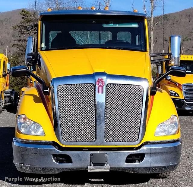 Image of Kenworth T680 equipment image 1