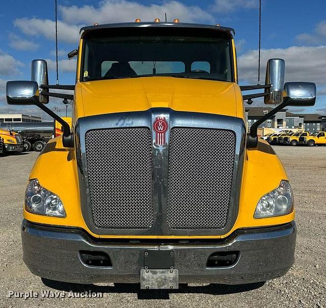 Image of Kenworth T680 equipment image 1