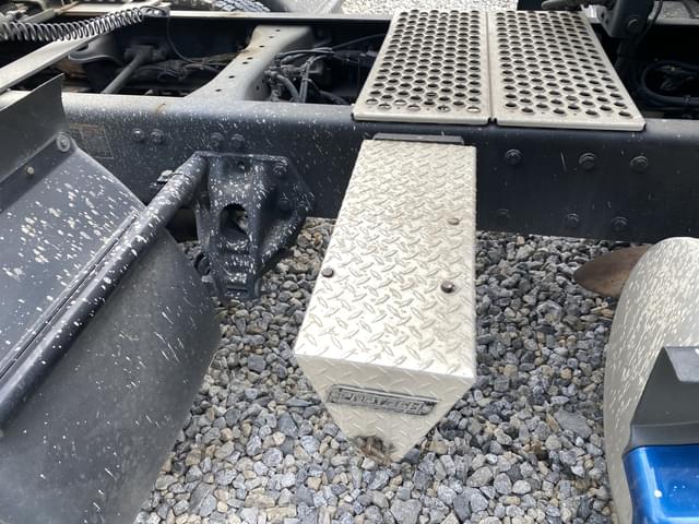 Image of Kenworth T680 equipment image 4