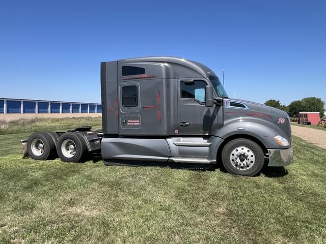 Image of Kenworth T680 equipment image 1