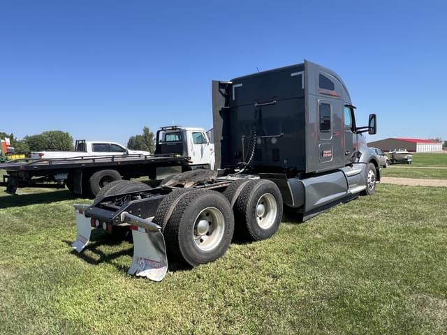 Image of Kenworth T680 equipment image 3