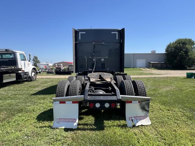 Image of Kenworth T680 equipment image 4