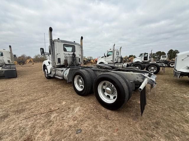 Image of Kenworth T880 equipment image 4