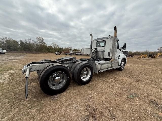 Image of Kenworth T880 equipment image 2