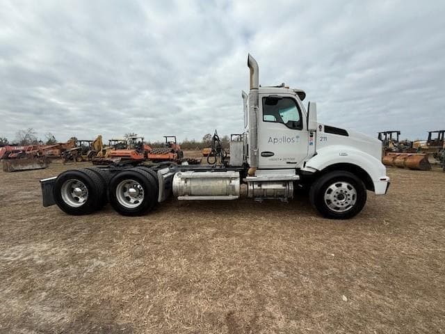 Image of Kenworth T880 equipment image 1