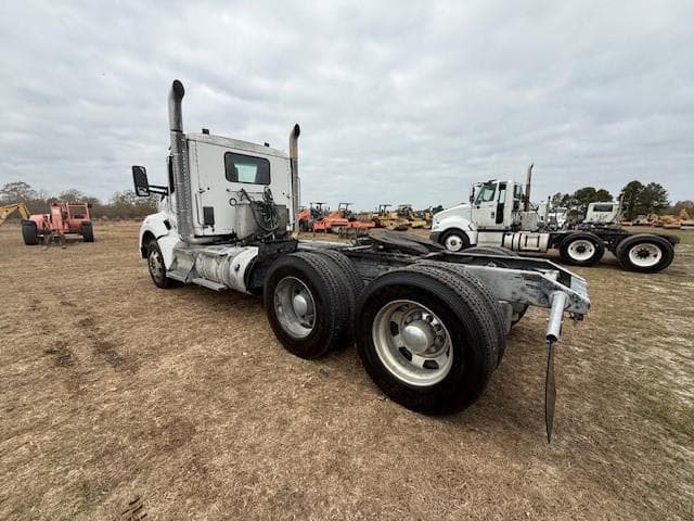 Image of Kenworth T880 equipment image 4