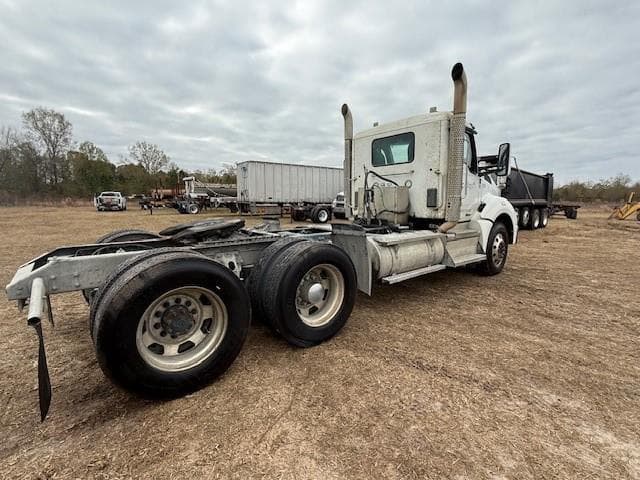 Image of Kenworth T880 equipment image 2