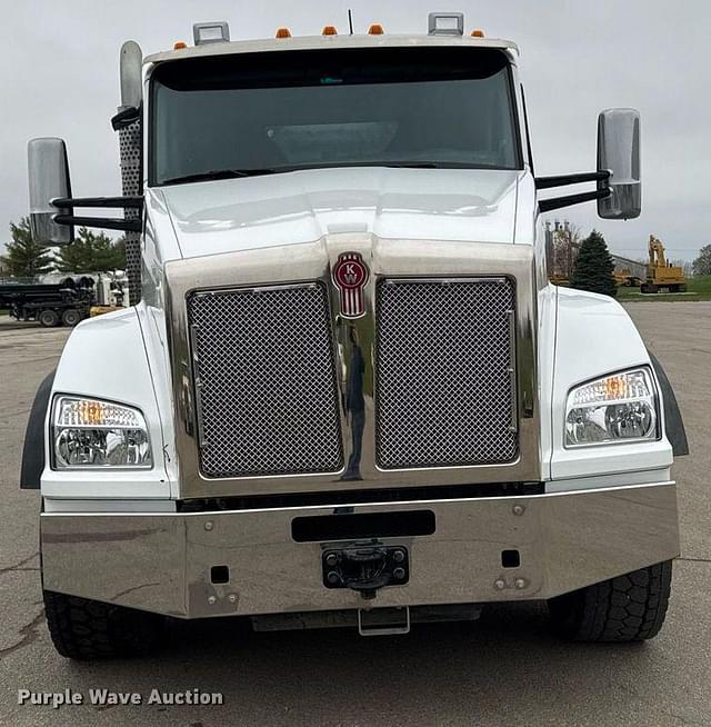 Image of Kenworth T880 equipment image 1