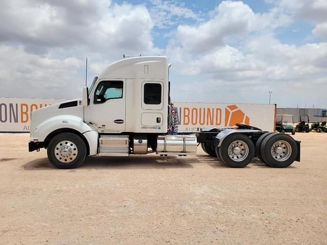 Image of Kenworth T880 equipment image 1