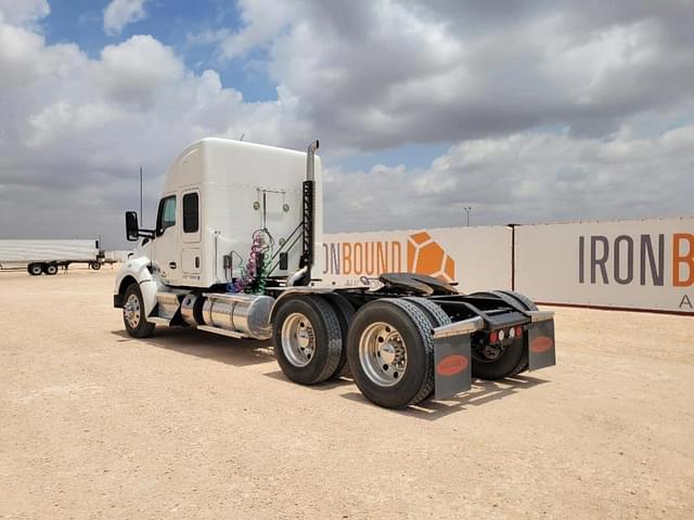 Image of Kenworth T880 equipment image 2