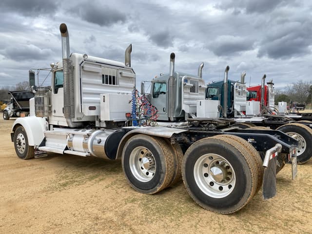 Image of Kenworth W900 equipment image 1