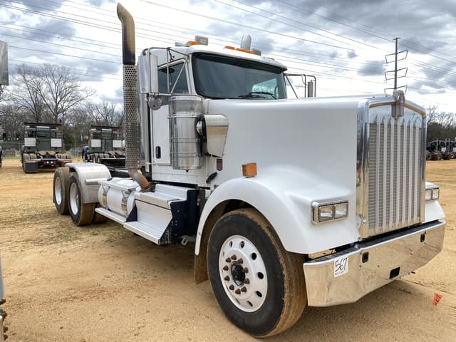 Image of Kenworth W900 equipment image 3