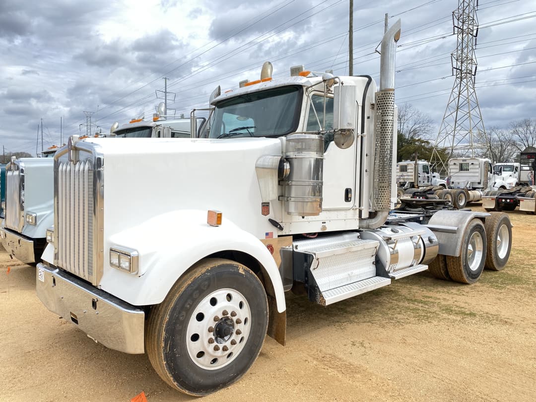 Image of Kenworth W900 Primary image