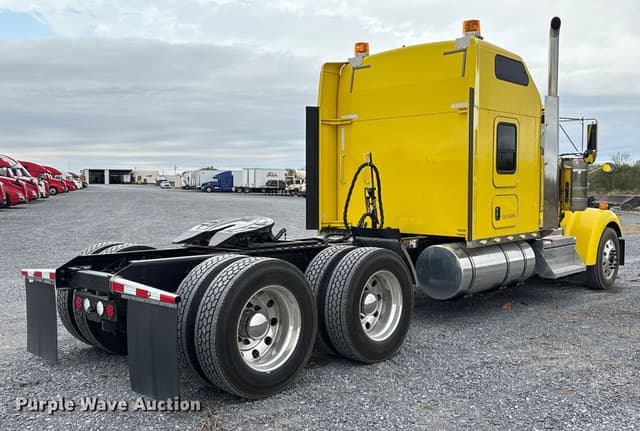 Image of Kenworth W900 equipment image 4