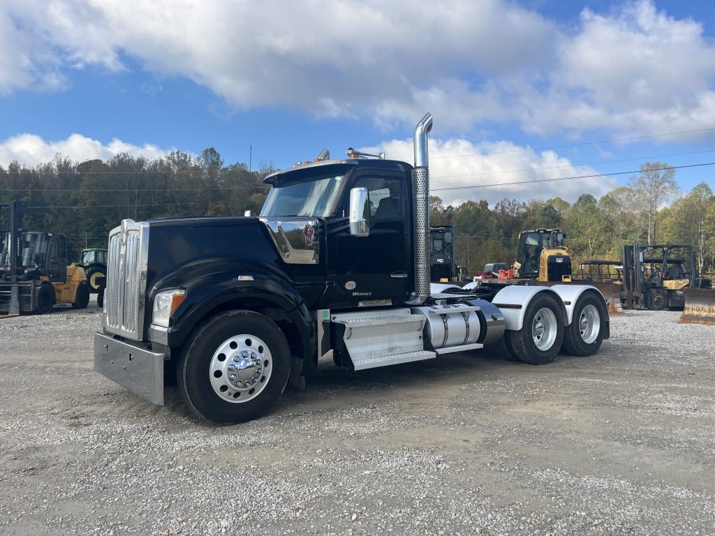 2021 Kenworth W990 Equipment Image0