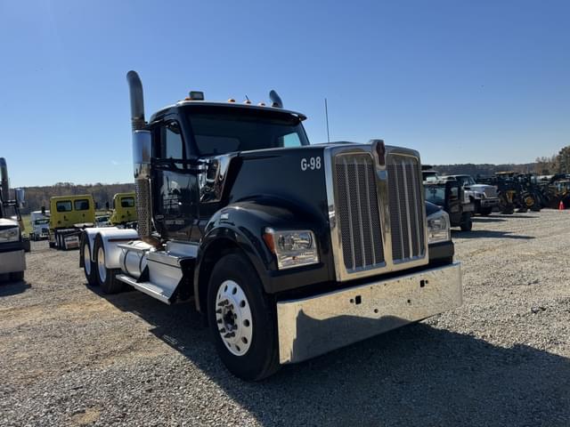Image of Kenworth W990 equipment image 3