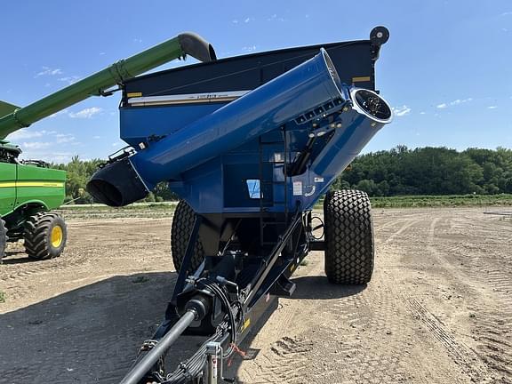Image of Kinze 1051 equipment image 1
