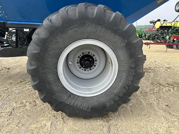 Image of Kinze 1051 equipment image 4