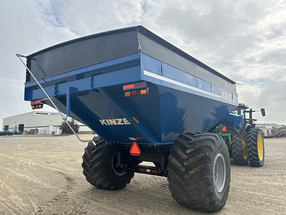 Image of Kinze 1051 equipment image 2