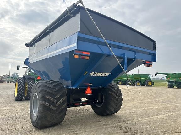 Image of Kinze 1051 equipment image 1