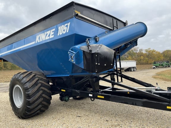 2021 Kinze 1051 Equipment Image0